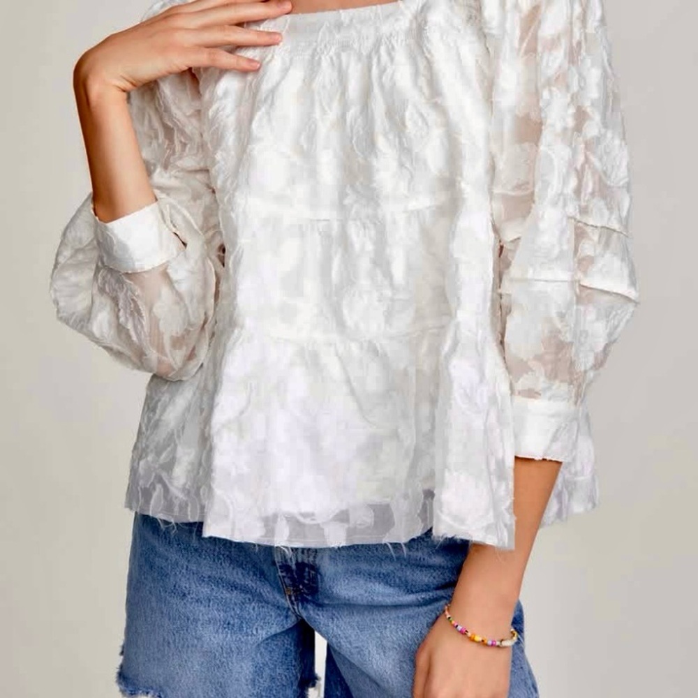 Moon River Cream Floral Blouse. XS